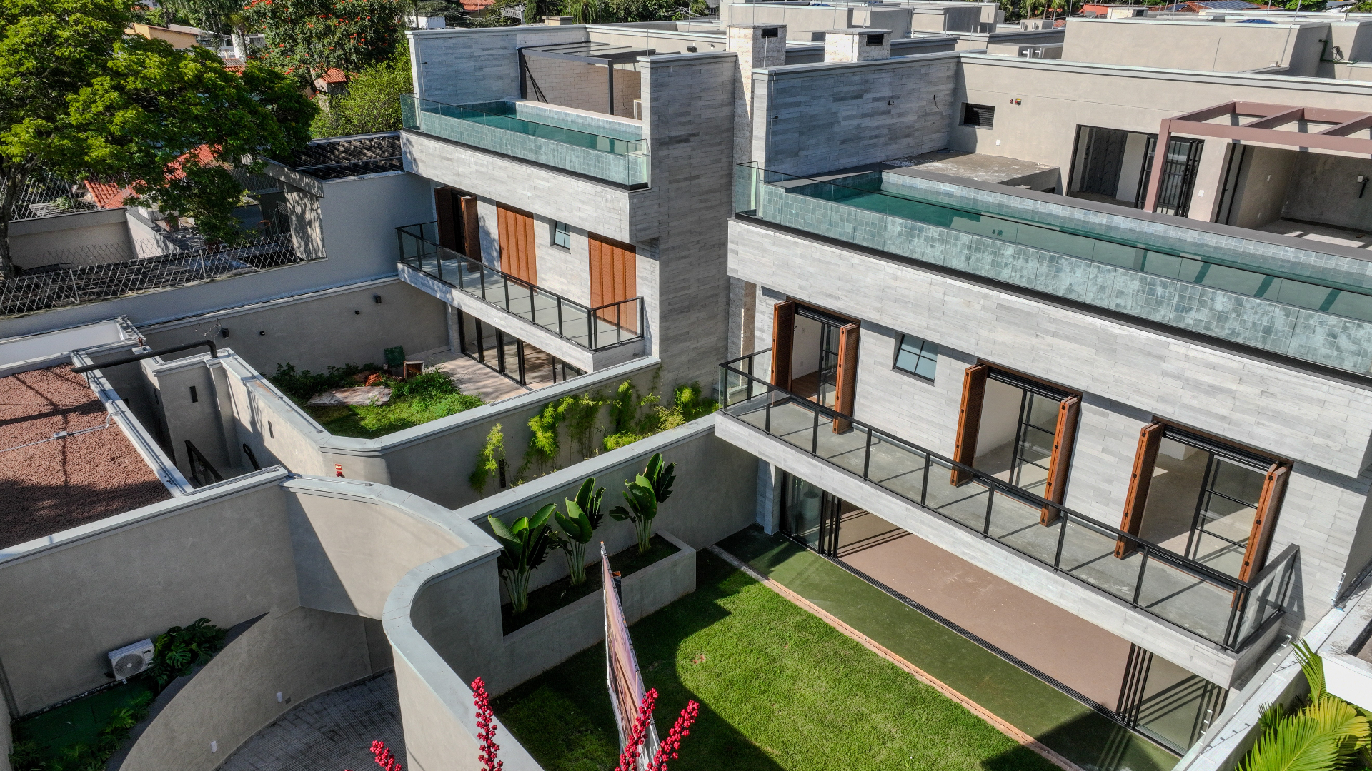 Casa Jardim Teviot — fachada e arquitetura assinada por Felipe Diniz